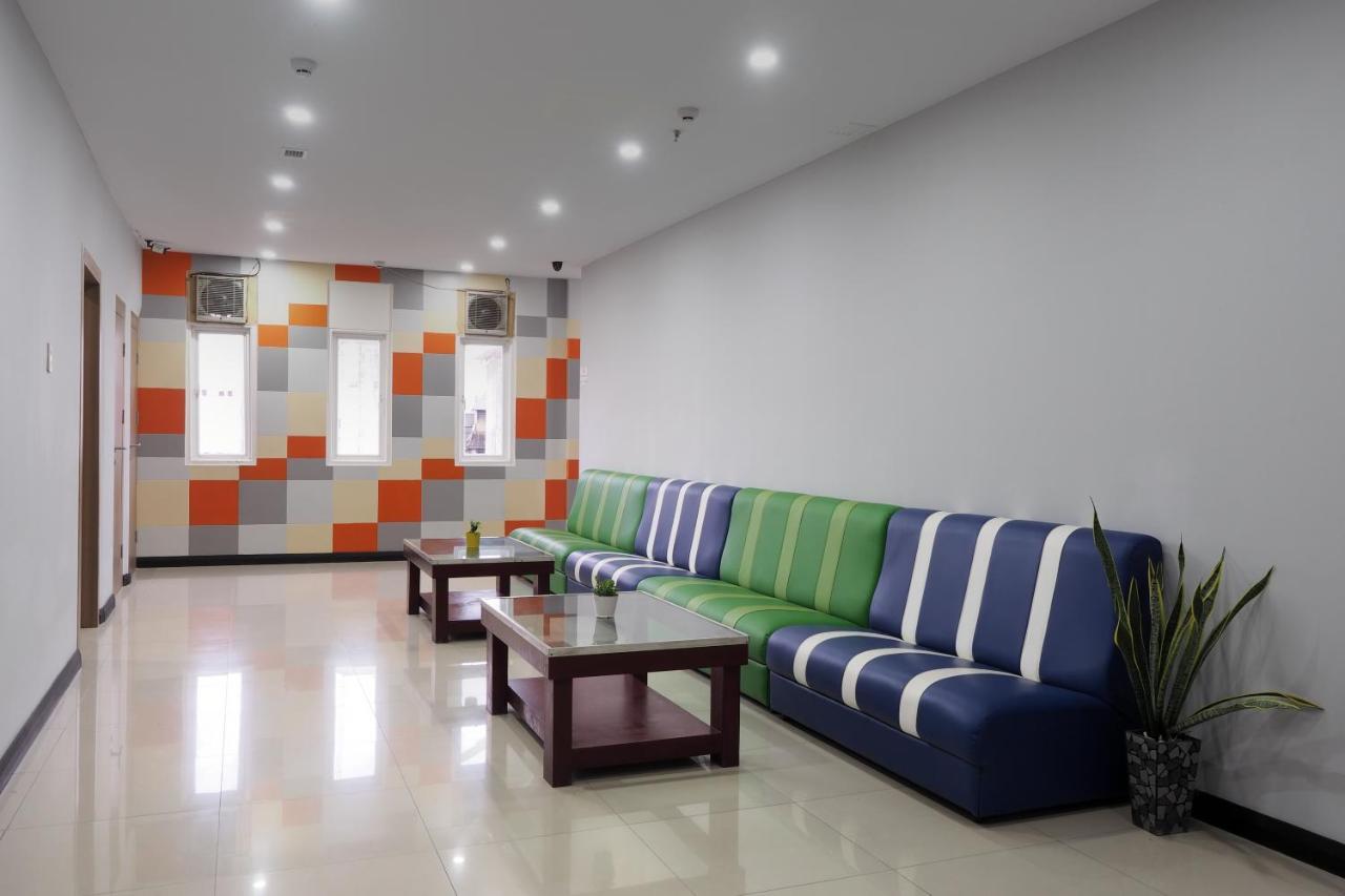Kama Hotel Medan Exterior foto